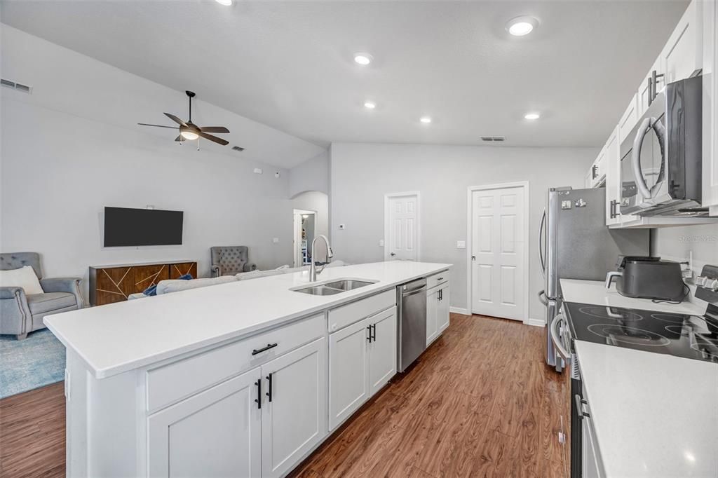 For Sale: $325,000 (4 beds, 2 baths, 1705 Square Feet)