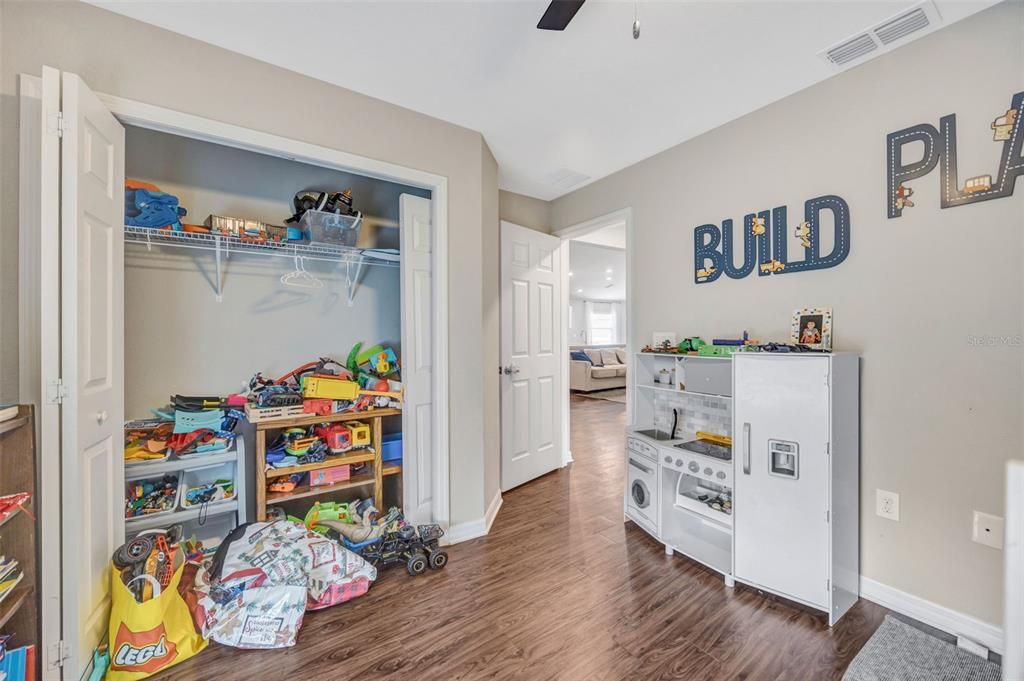 For Sale: $325,000 (4 beds, 2 baths, 1705 Square Feet)