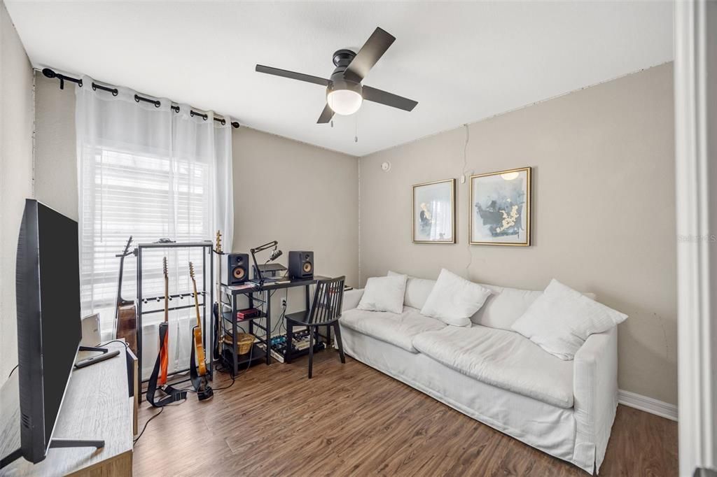 For Sale: $325,000 (4 beds, 2 baths, 1705 Square Feet)