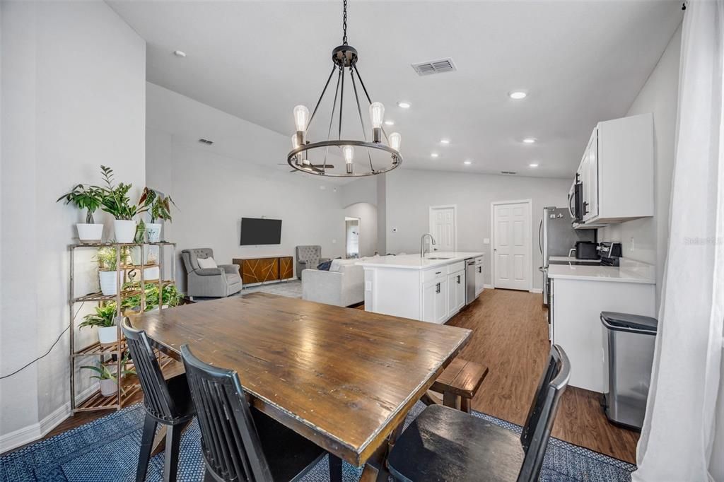 For Sale: $325,000 (4 beds, 2 baths, 1705 Square Feet)