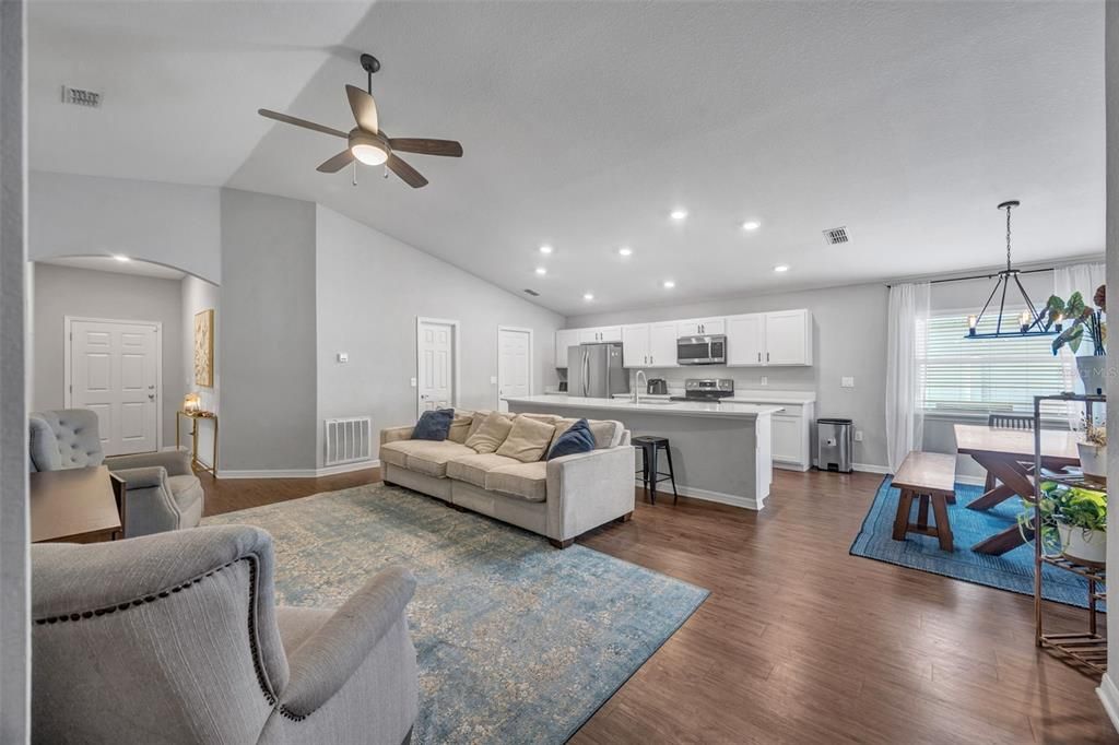 For Sale: $325,000 (4 beds, 2 baths, 1705 Square Feet)