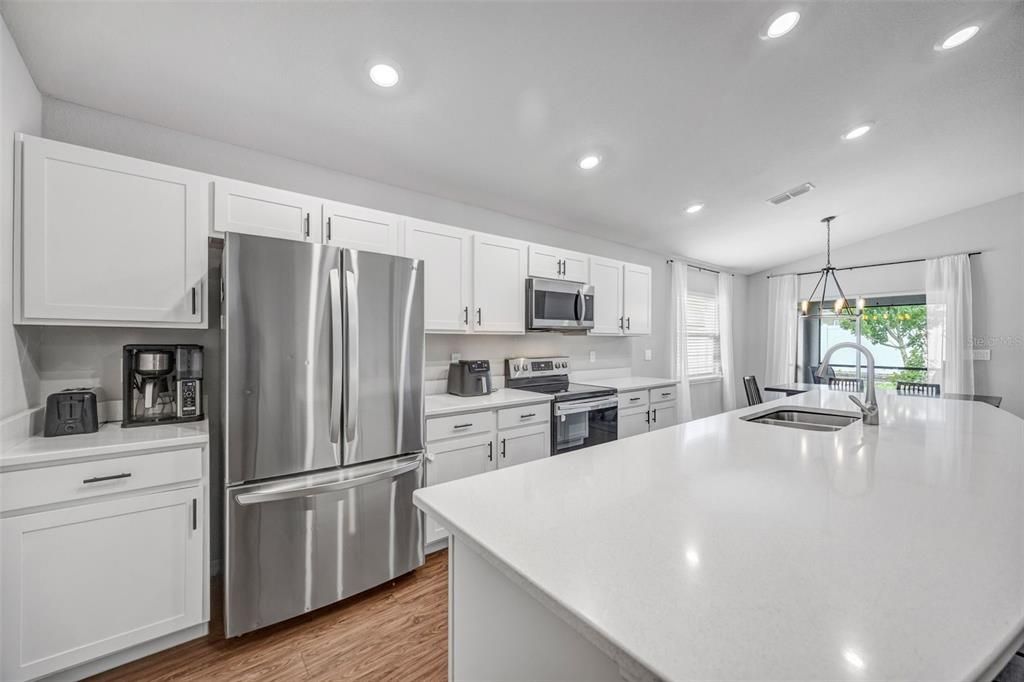 For Sale: $325,000 (4 beds, 2 baths, 1705 Square Feet)