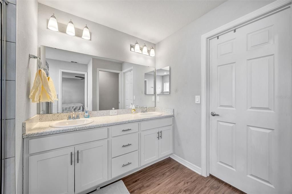 For Sale: $325,000 (4 beds, 2 baths, 1705 Square Feet)