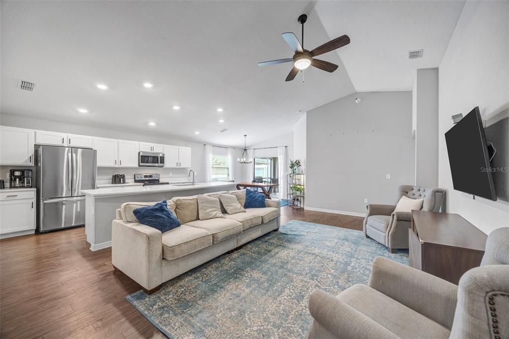 For Sale: $325,000 (4 beds, 2 baths, 1705 Square Feet)