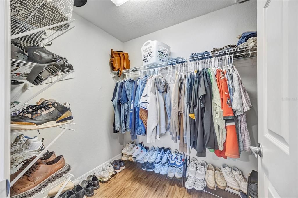For Sale: $325,000 (4 beds, 2 baths, 1705 Square Feet)