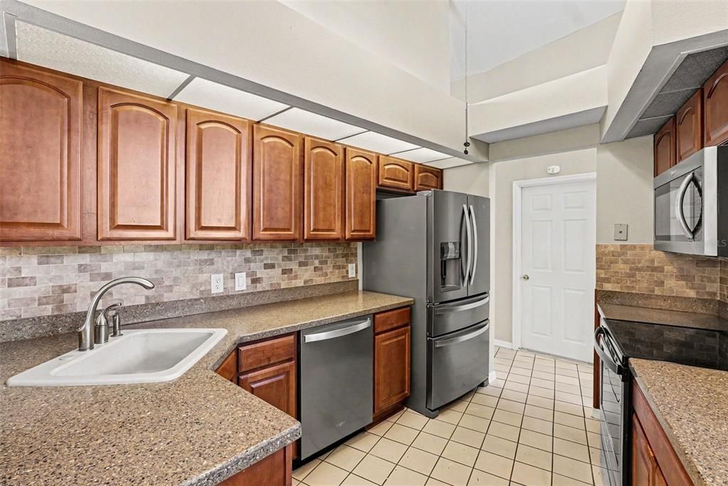 En Venta: $410,000 (3 camas, 2 baños, 2148 Pies cuadrados)