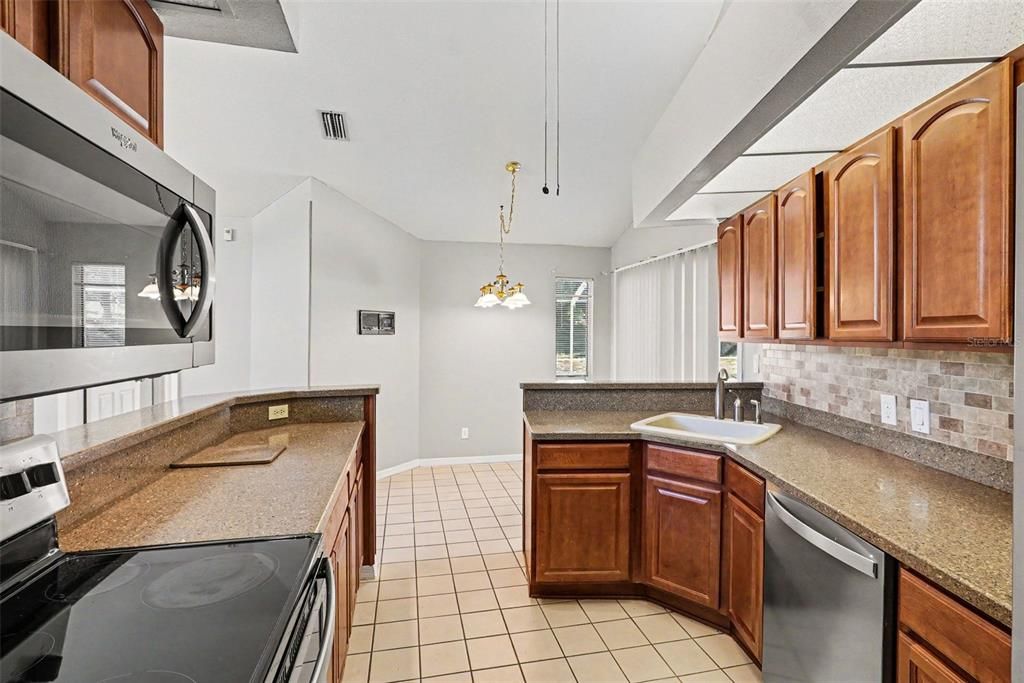 En Venta: $410,000 (3 camas, 2 baños, 2148 Pies cuadrados)