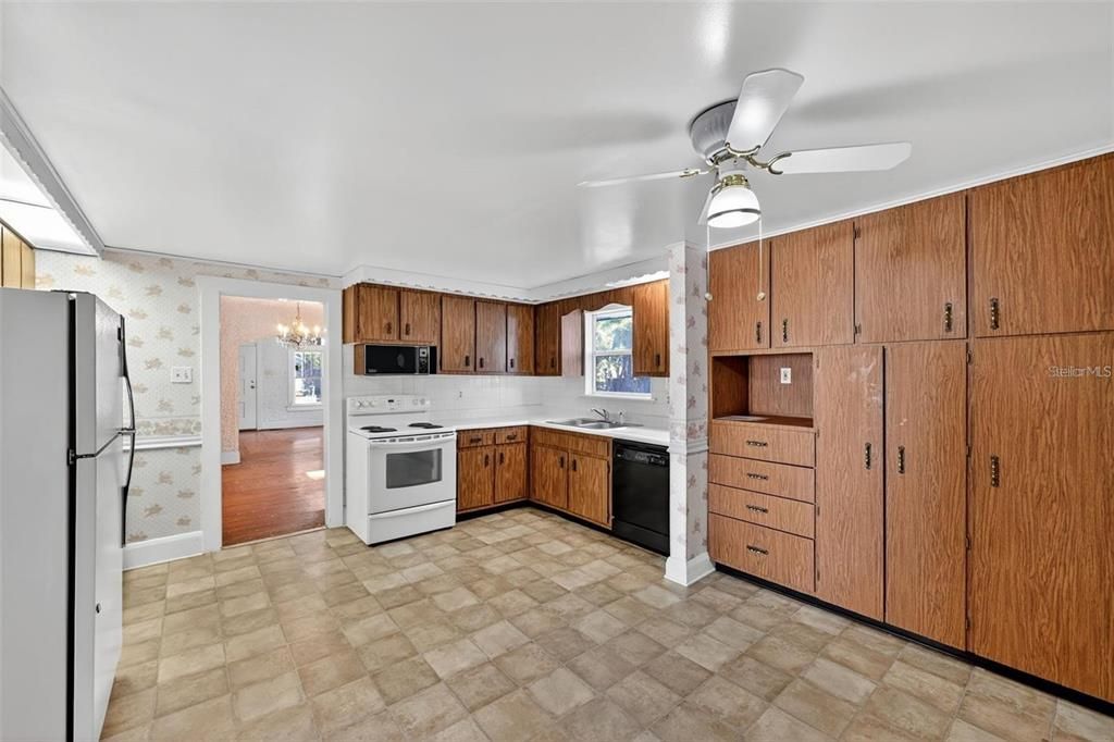 For Sale: $435,000 (3 beds, 1 baths, 1667 Square Feet)