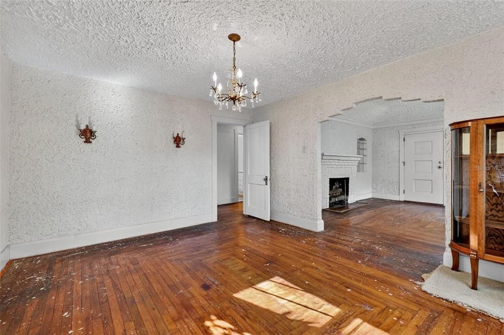 For Sale: $435,000 (3 beds, 1 baths, 1667 Square Feet)