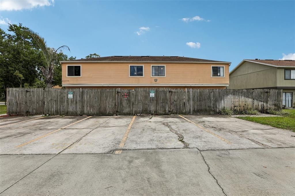 For Sale: $1,075,000 (2 beds, 2 baths, 976 Square Feet)