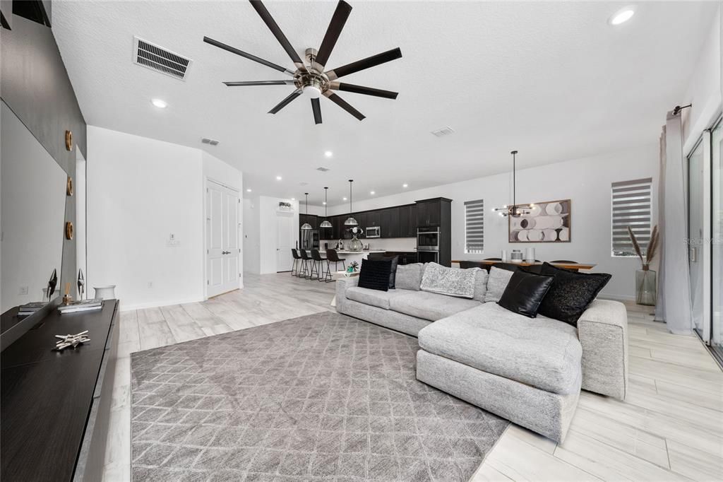 For Sale: $1,130,000 (5 beds, 4 baths, 4222 Square Feet)