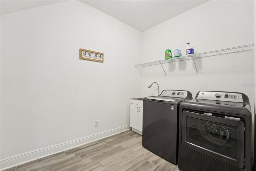 En Venta: $699,900 (5 camas, 4 baños, 3337 Pies cuadrados)
