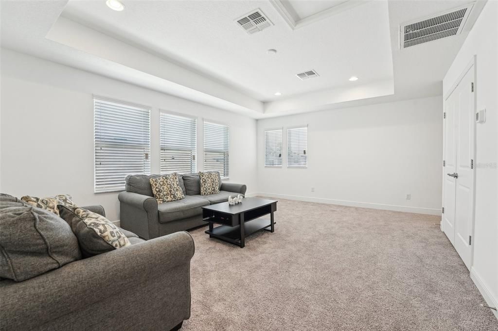 En Venta: $699,900 (5 camas, 4 baños, 3337 Pies cuadrados)