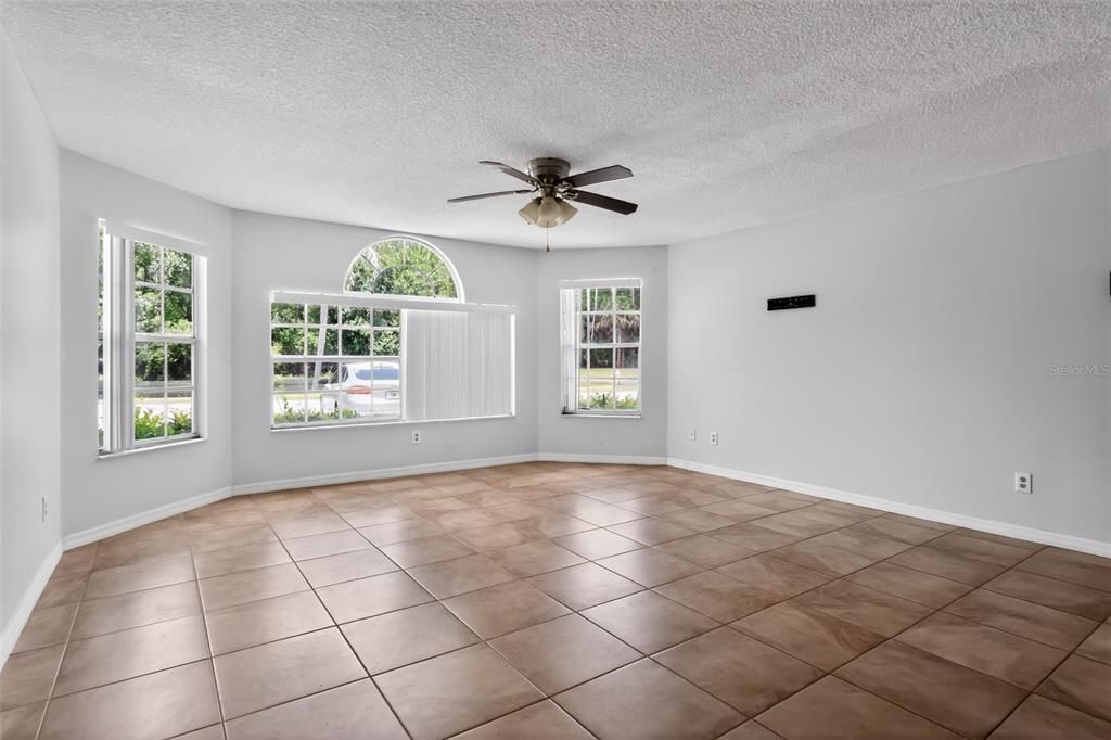 For Sale: $220,000 (3 beds, 2 baths, 1326 Square Feet)