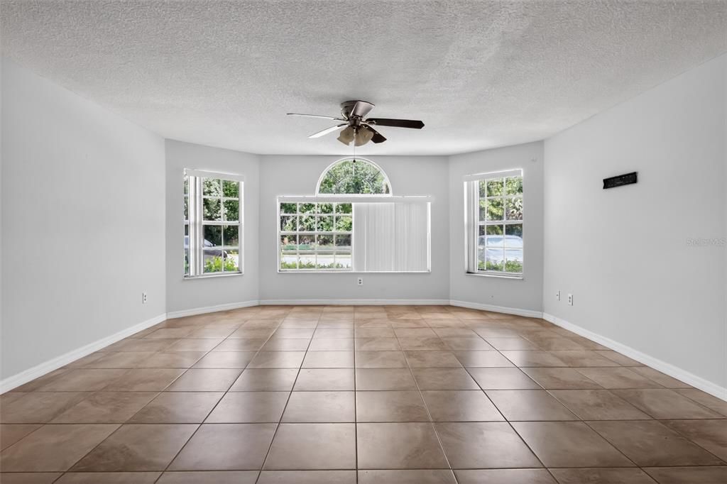 For Sale: $220,000 (3 beds, 2 baths, 1326 Square Feet)