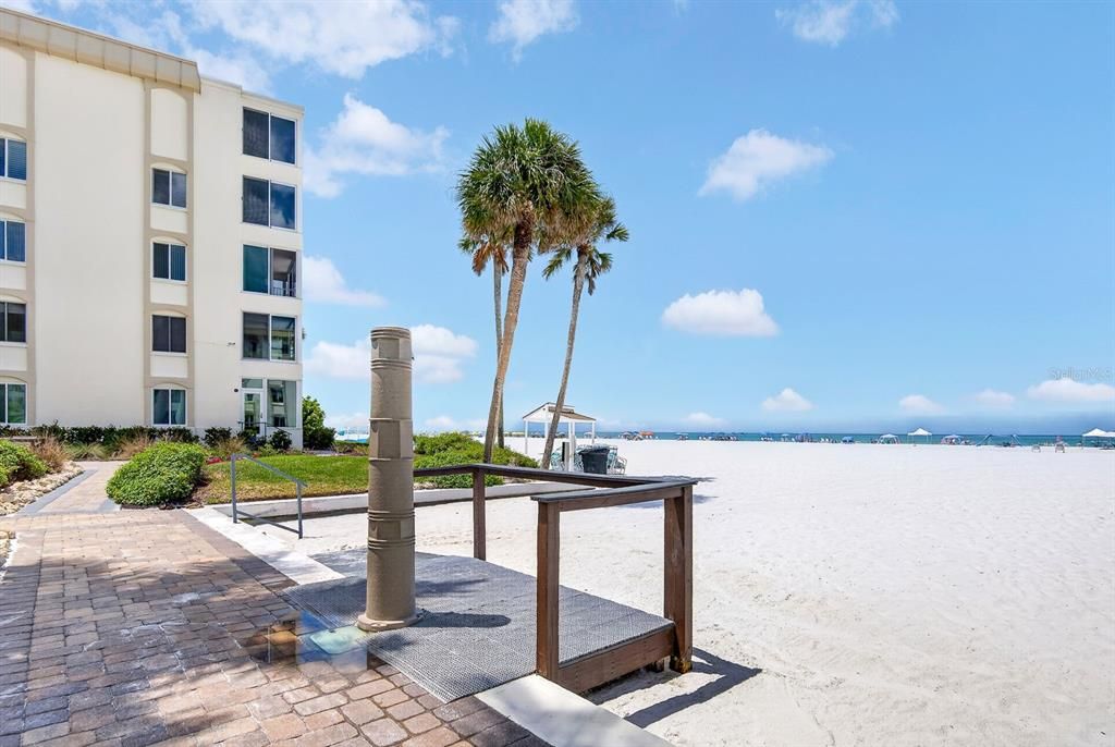 Active With Contract: $1,385,000 (2 beds, 2 baths, 1376 Square Feet)