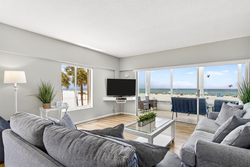 Active With Contract: $1,385,000 (2 beds, 2 baths, 1376 Square Feet)
