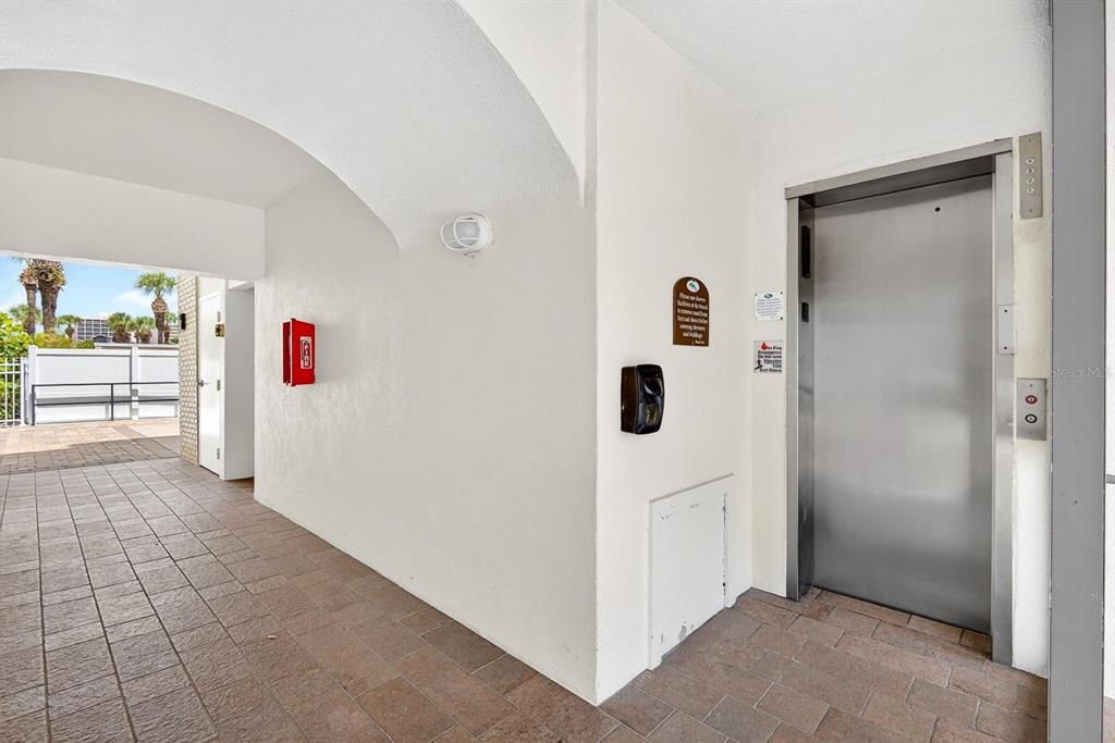 Active With Contract: $1,385,000 (2 beds, 2 baths, 1376 Square Feet)