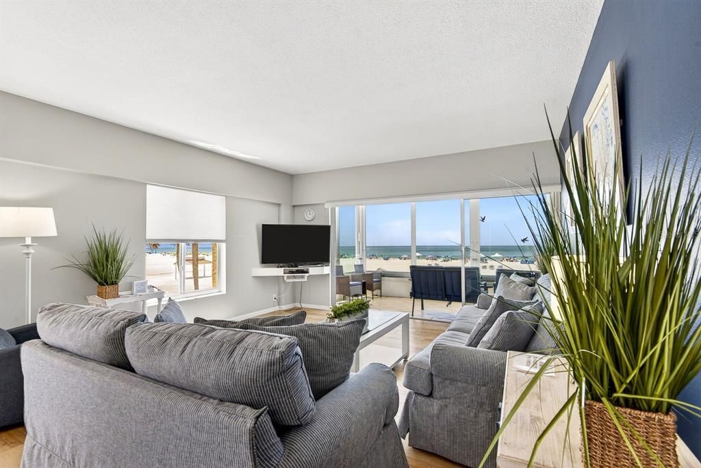 Active With Contract: $1,385,000 (2 beds, 2 baths, 1376 Square Feet)