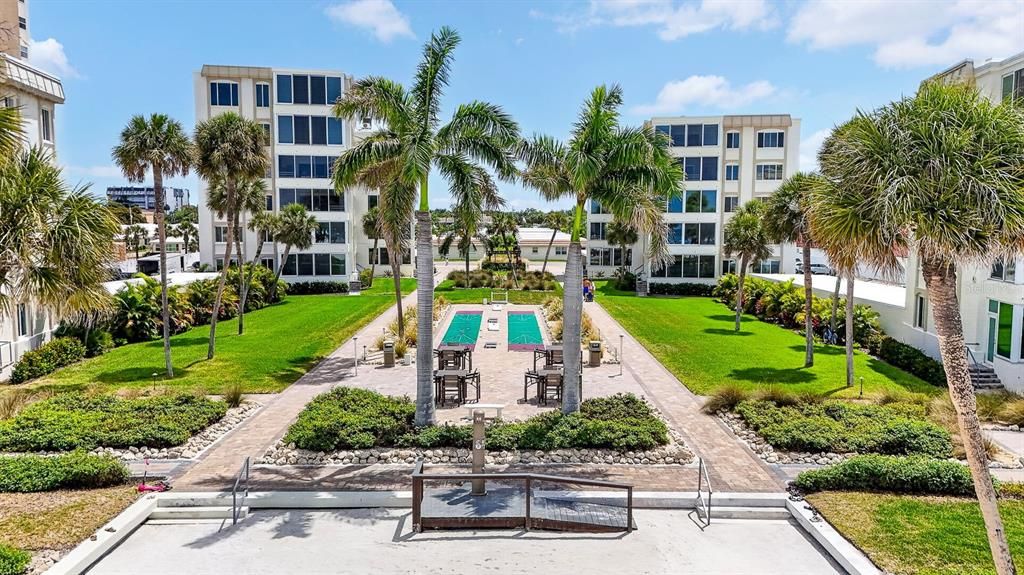 Active With Contract: $1,385,000 (2 beds, 2 baths, 1376 Square Feet)