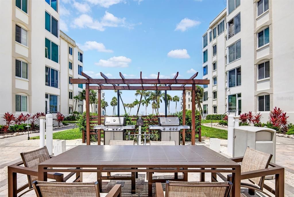 Active With Contract: $1,385,000 (2 beds, 2 baths, 1376 Square Feet)