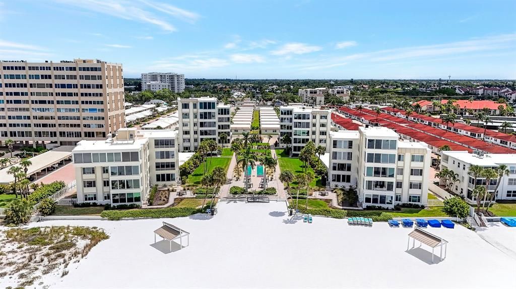 Active With Contract: $1,385,000 (2 beds, 2 baths, 1376 Square Feet)