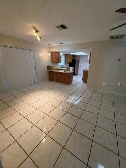 Activo con contrato: $1,850 (2 camas, 2 baños, 1162 Pies cuadrados)