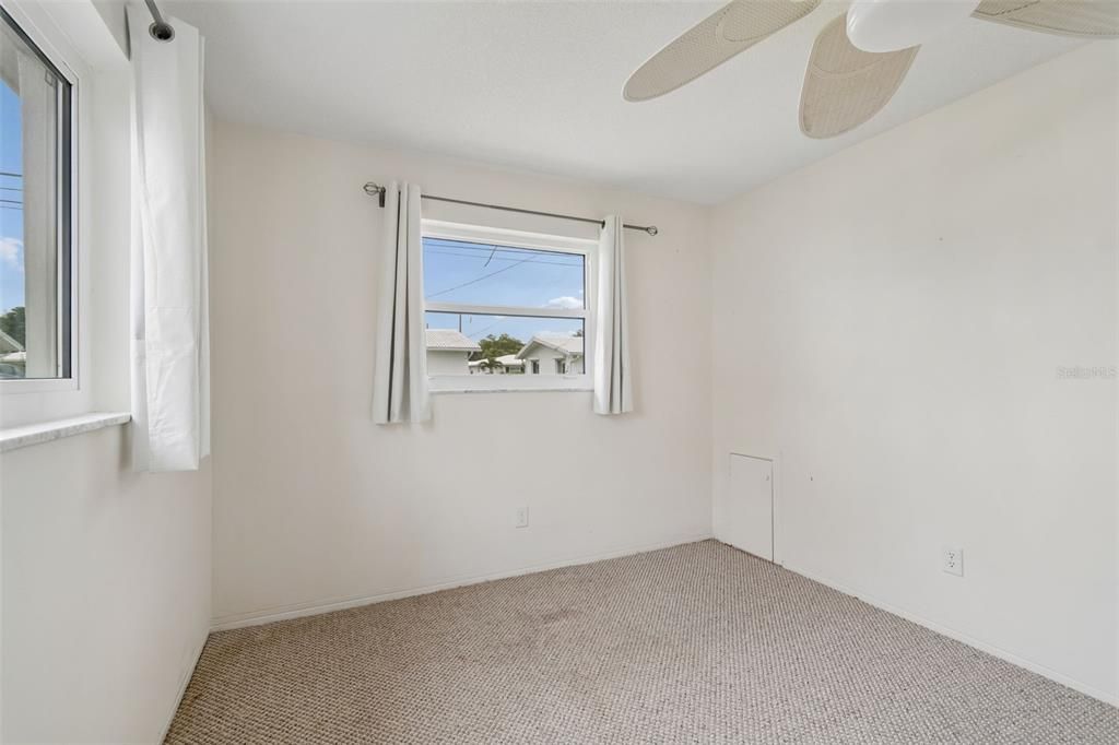 For Sale: $250,000 (2 beds, 1 baths, 1054 Square Feet)