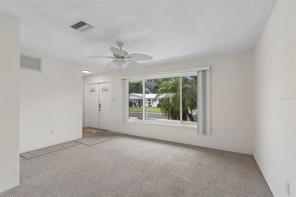 For Sale: $250,000 (2 beds, 1 baths, 1054 Square Feet)
