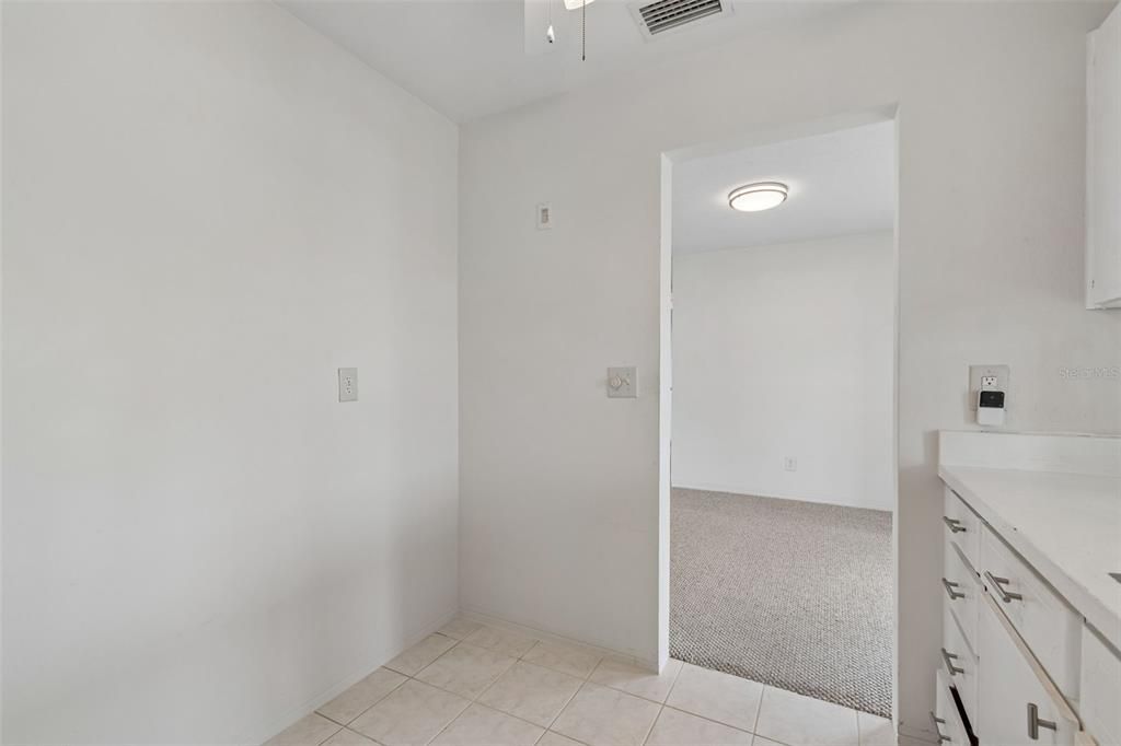 For Sale: $250,000 (2 beds, 1 baths, 1054 Square Feet)