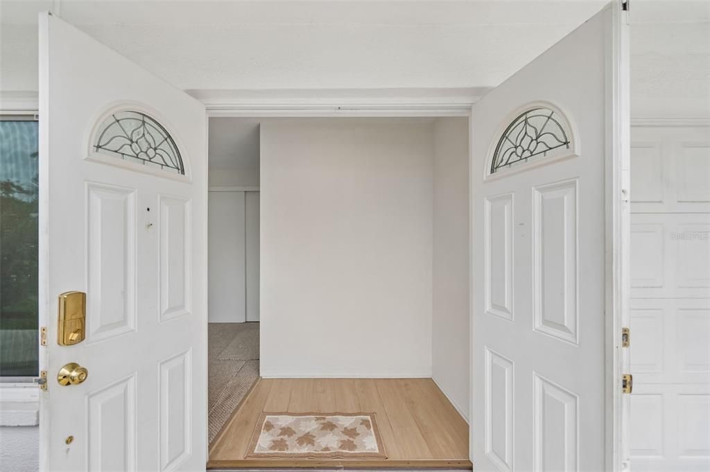 For Sale: $250,000 (2 beds, 1 baths, 1054 Square Feet)