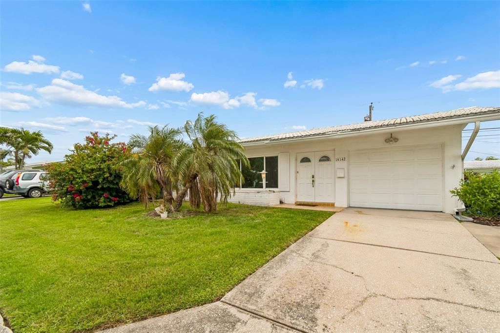 For Sale: $250,000 (2 beds, 1 baths, 1054 Square Feet)