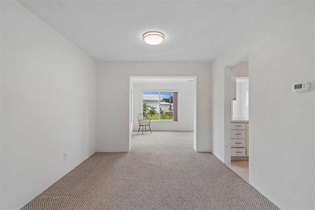 For Sale: $250,000 (2 beds, 1 baths, 1054 Square Feet)