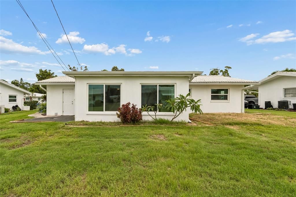 For Sale: $250,000 (2 beds, 1 baths, 1054 Square Feet)