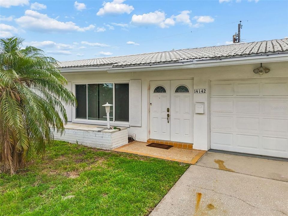 For Sale: $250,000 (2 beds, 1 baths, 1054 Square Feet)