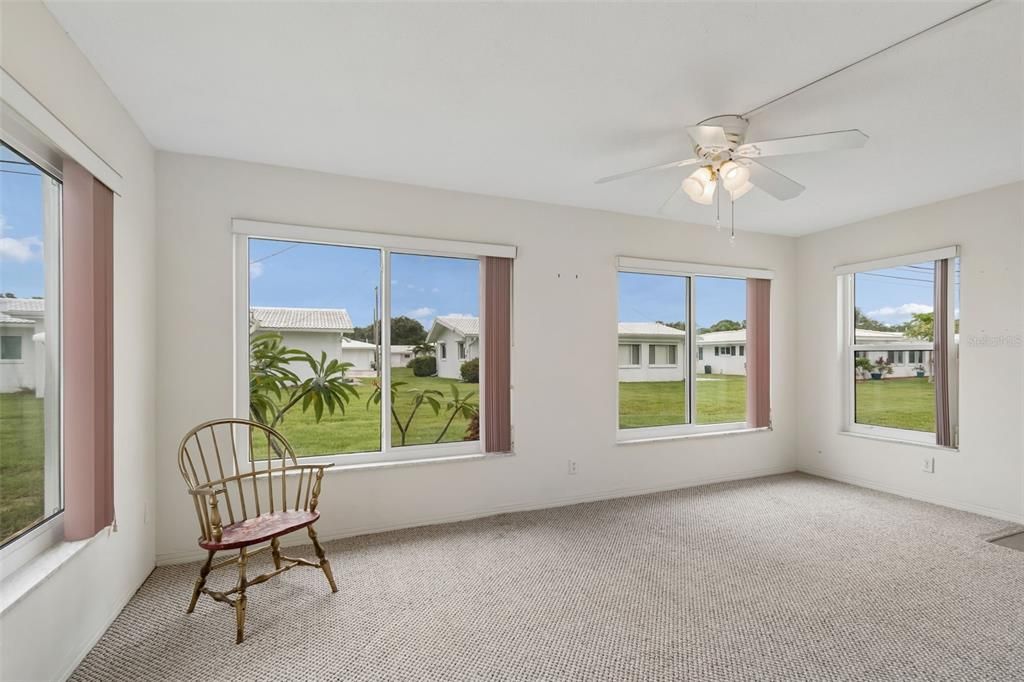 For Sale: $250,000 (2 beds, 1 baths, 1054 Square Feet)