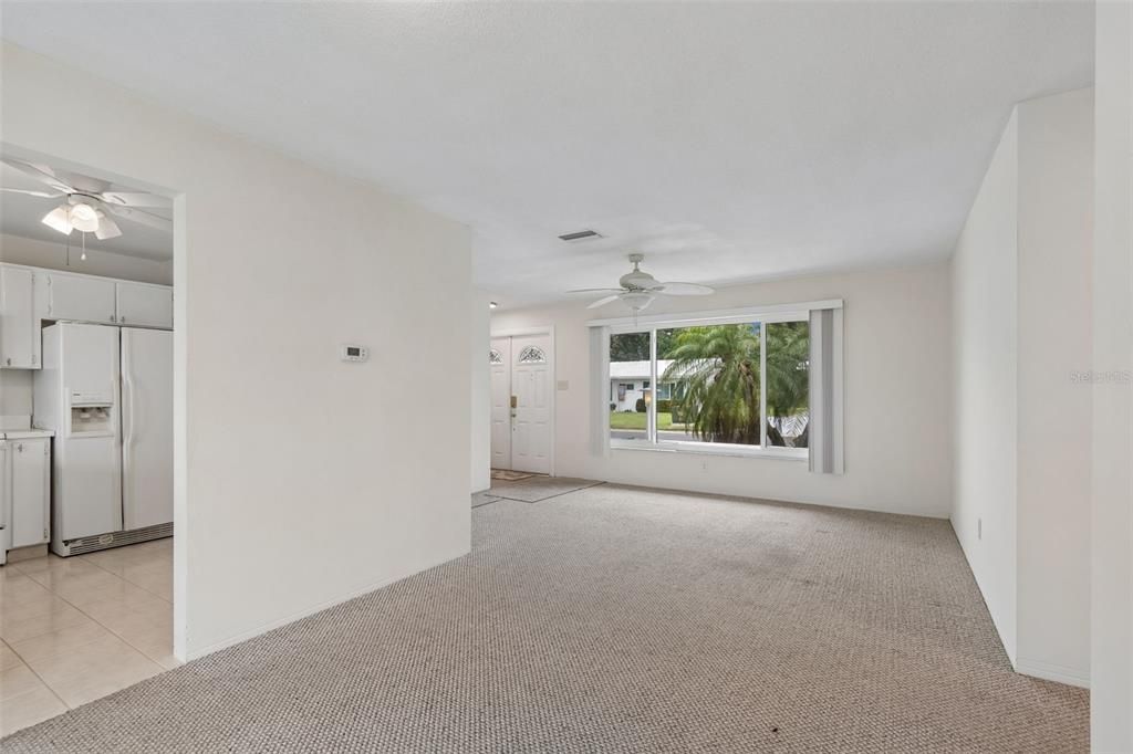 For Sale: $250,000 (2 beds, 1 baths, 1054 Square Feet)