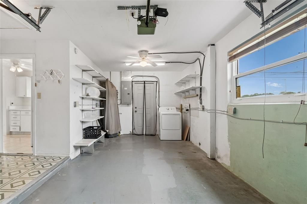 For Sale: $250,000 (2 beds, 1 baths, 1054 Square Feet)