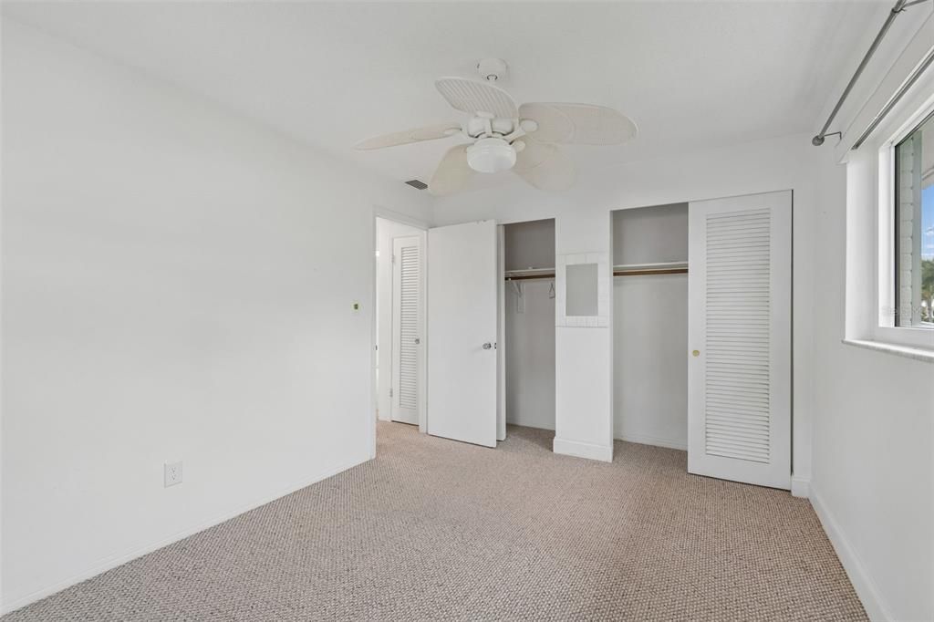 For Sale: $250,000 (2 beds, 1 baths, 1054 Square Feet)
