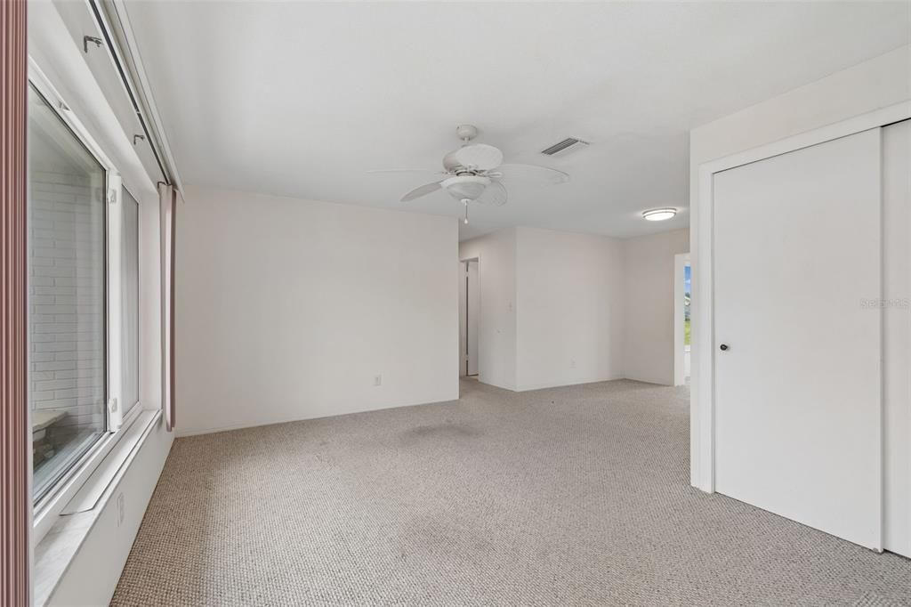 For Sale: $250,000 (2 beds, 1 baths, 1054 Square Feet)
