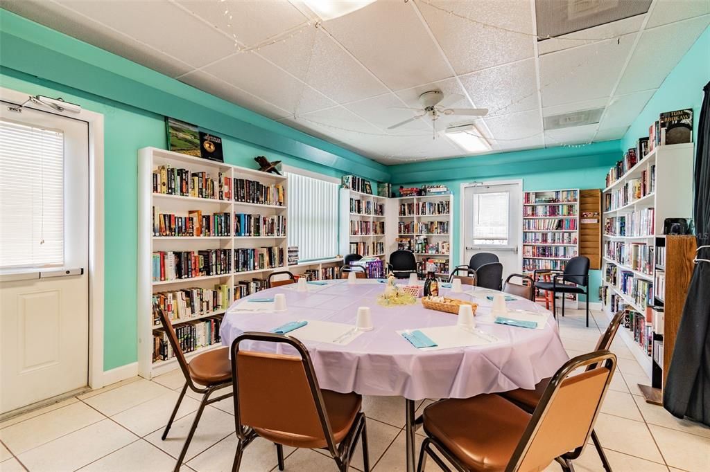For Sale: $250,000 (2 beds, 1 baths, 1054 Square Feet)