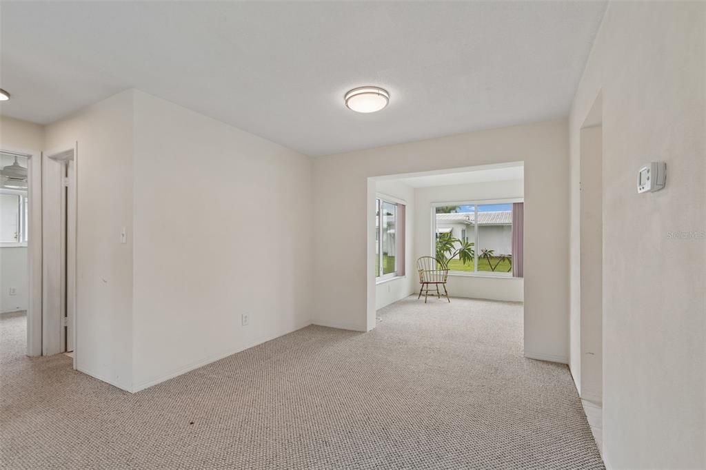 For Sale: $250,000 (2 beds, 1 baths, 1054 Square Feet)