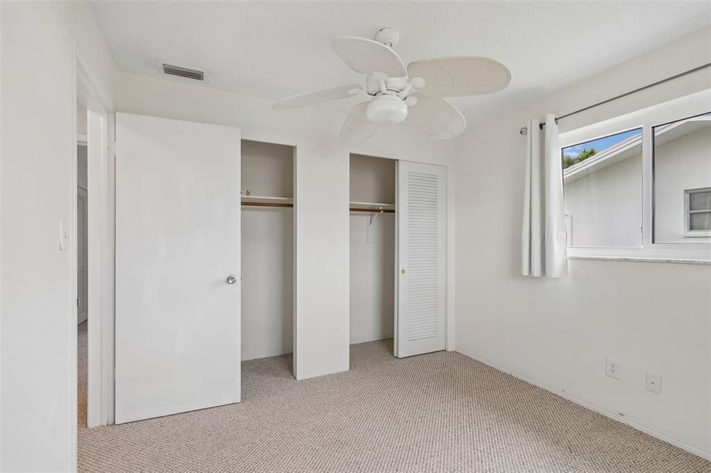 For Sale: $250,000 (2 beds, 1 baths, 1054 Square Feet)