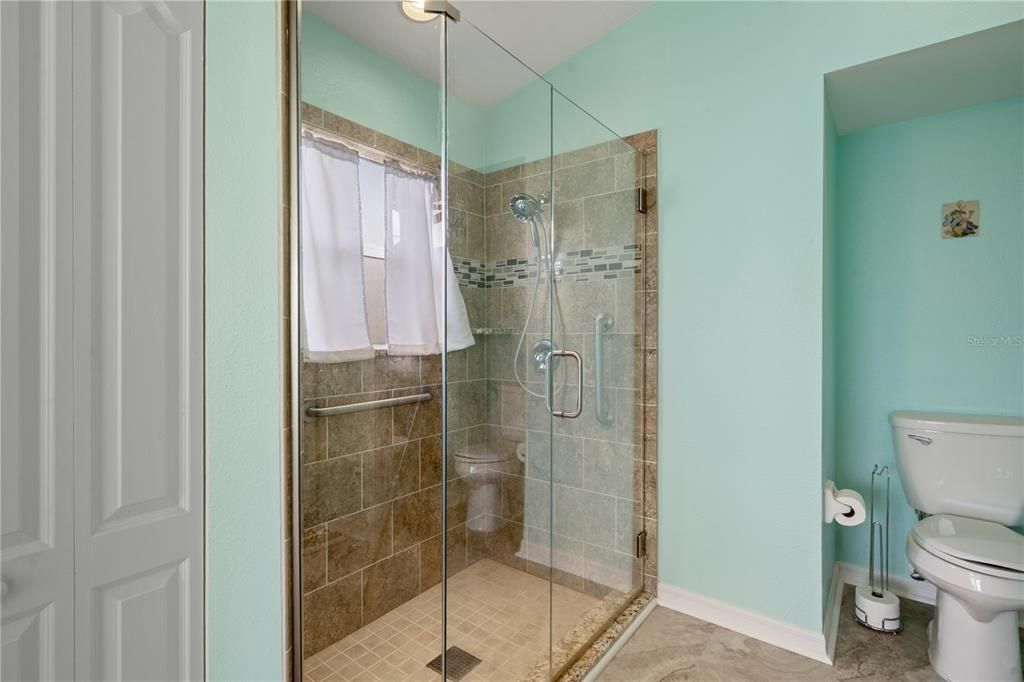 En Venta: $325,000 (3 camas, 2 baños, 2004 Pies cuadrados)