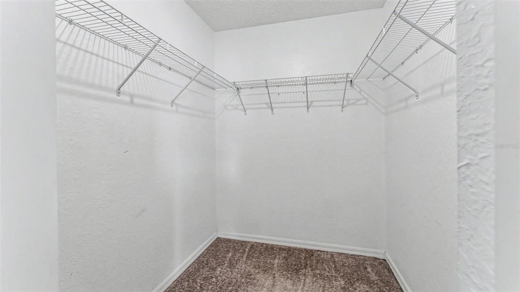 For Sale: $299,900 (3 beds, 2 baths, 1613 Square Feet)
