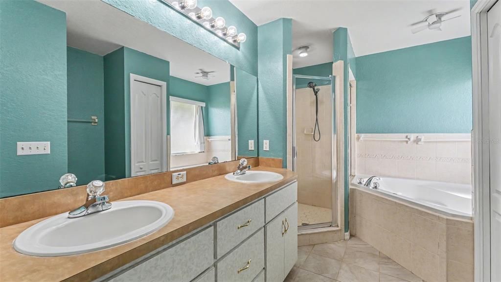 For Sale: $299,900 (3 beds, 2 baths, 1613 Square Feet)