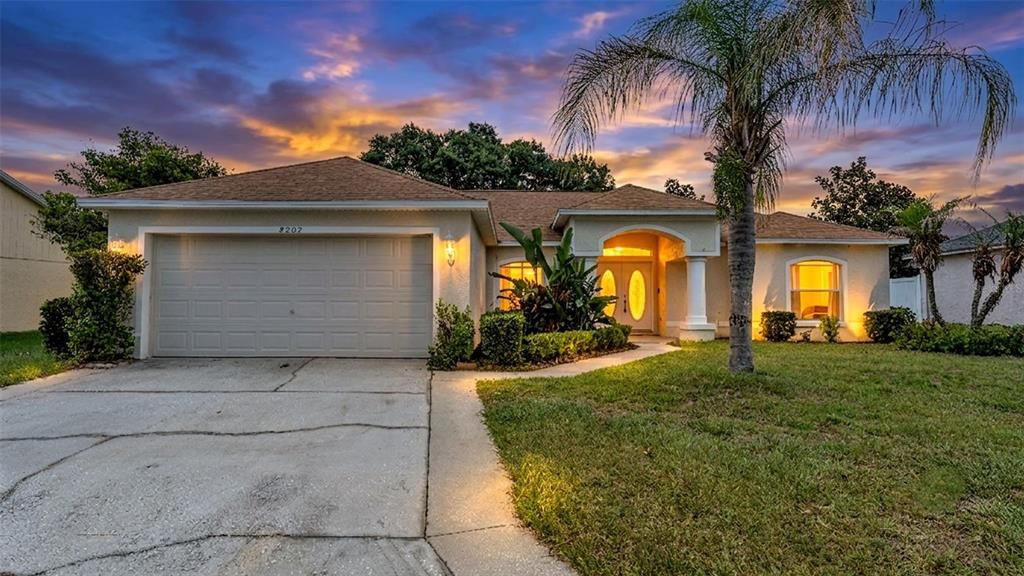 For Sale: $299,900 (3 beds, 2 baths, 1613 Square Feet)