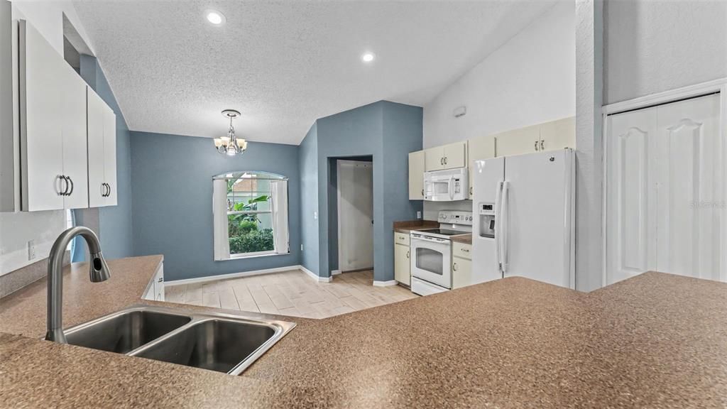 For Sale: $299,900 (3 beds, 2 baths, 1613 Square Feet)