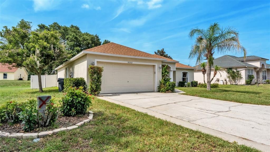 For Sale: $299,900 (3 beds, 2 baths, 1613 Square Feet)