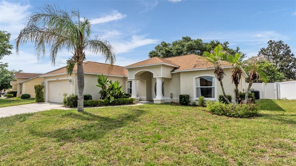 For Sale: $299,900 (3 beds, 2 baths, 1613 Square Feet)